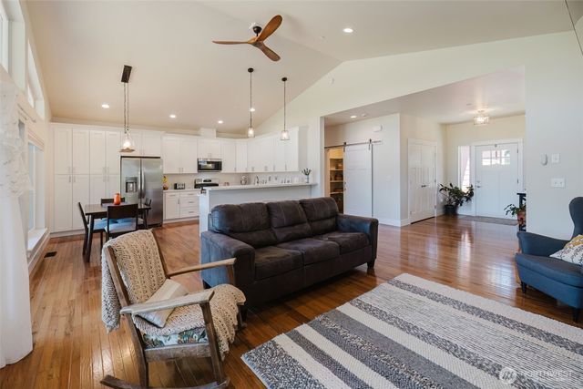 1726 Lilypad Place E, Port Orchard, WA 98366