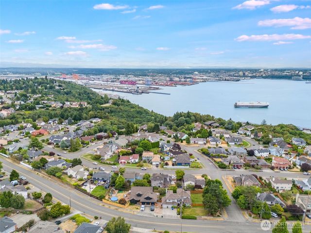 4210 Harbor Ridge Road NE, Tacoma, WA 98422