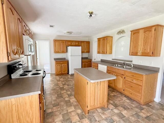 27 Sunset Drive, Cassville, MO 65625