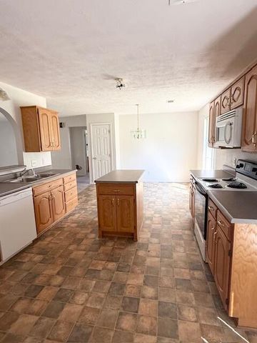 27 Sunset Drive, Cassville, MO 65625