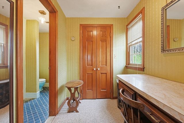 5 Montgomery Dr, Framingham, MA 01701