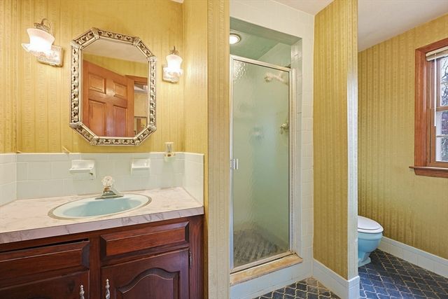 5 Montgomery Dr, Framingham, MA 01701