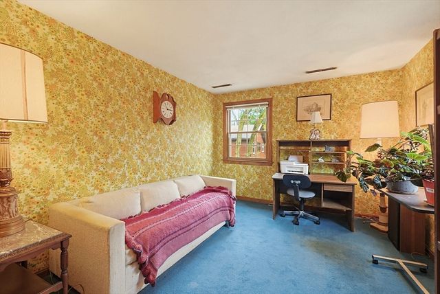 5 Montgomery Dr, Framingham, MA 01701