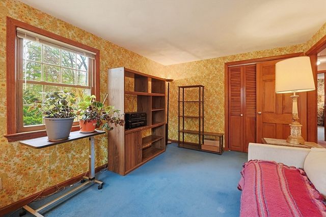 5 Montgomery Dr, Framingham, MA 01701