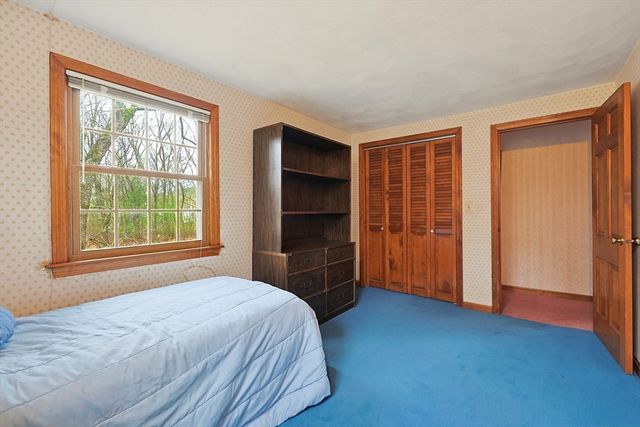 5 Montgomery Dr, Framingham, MA 01701