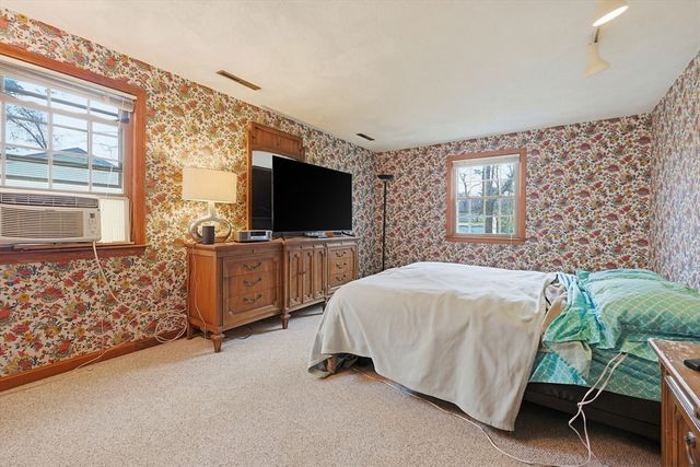 5 Montgomery Dr, Framingham, MA 01701