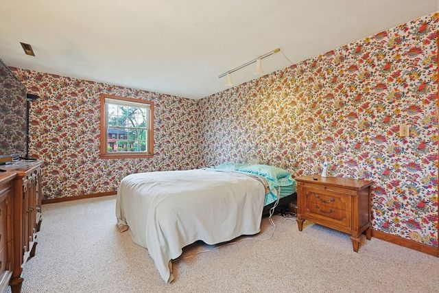 5 Montgomery Dr, Framingham, MA 01701