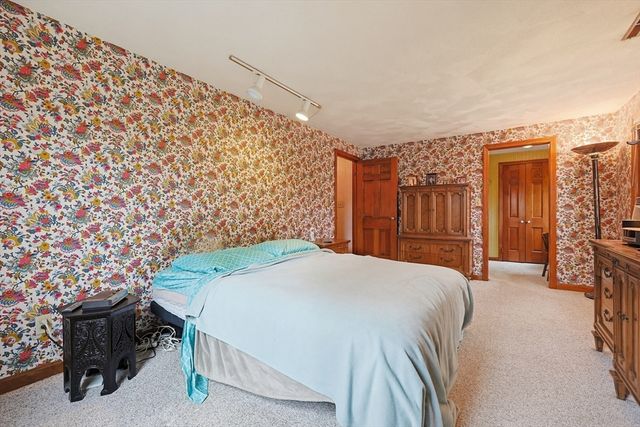 5 Montgomery Dr, Framingham, MA 01701