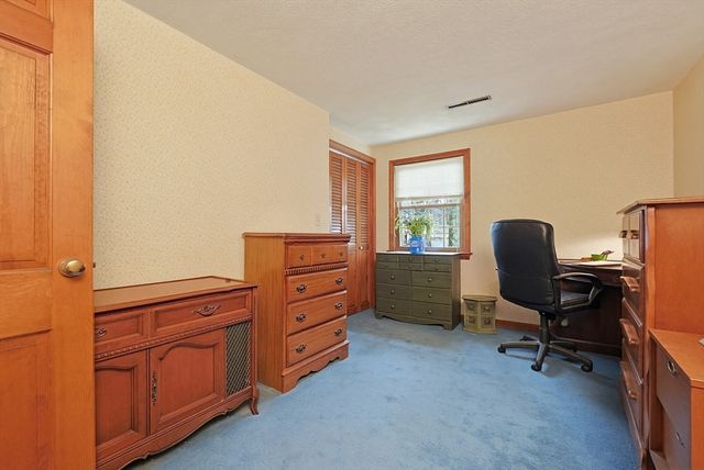 5 Montgomery Dr, Framingham, MA 01701