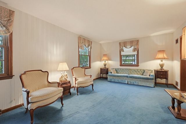 5 Montgomery Dr, Framingham, MA 01701