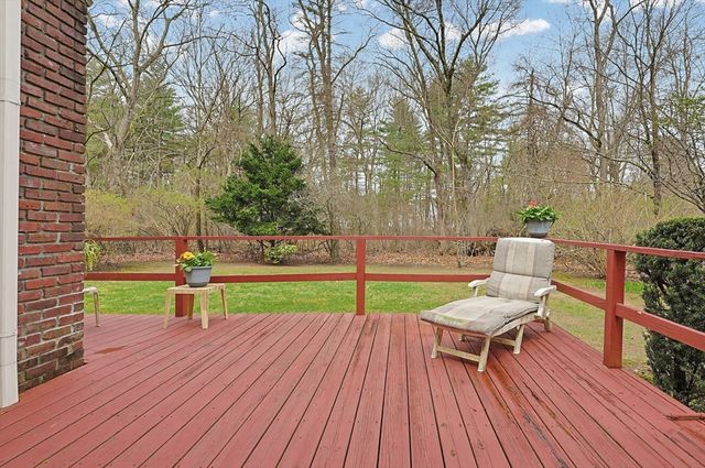 5 Montgomery Dr, Framingham, MA 01701