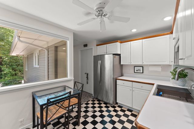 1412 Del Vista Drive, Valparaiso, IN 46385