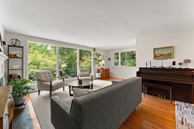 1412 Del Vista Drive, Valparaiso, IN 46385