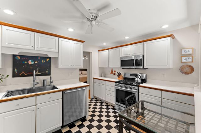 1412 Del Vista Drive, Valparaiso, IN 46385