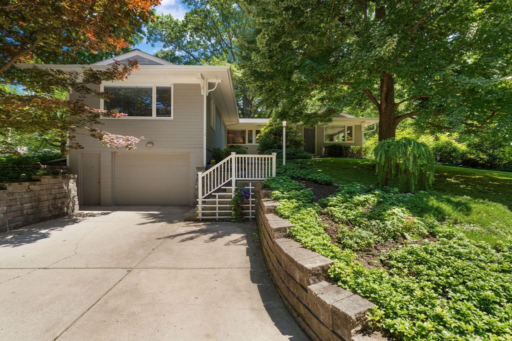 1412 Del Vista Drive, Valparaiso, IN 46385