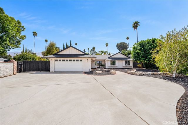1076 Los Altos Court, Riverside, CA 92507
