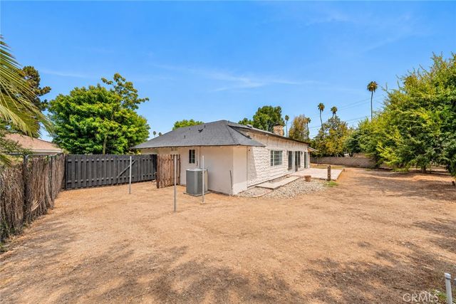 1076 Los Altos Court, Riverside, CA 92507