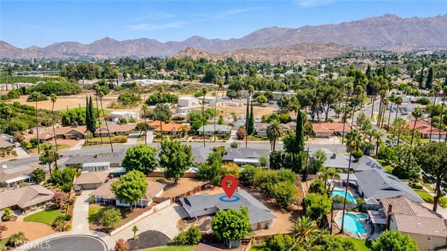 1076 Los Altos Court, Riverside, CA 92507