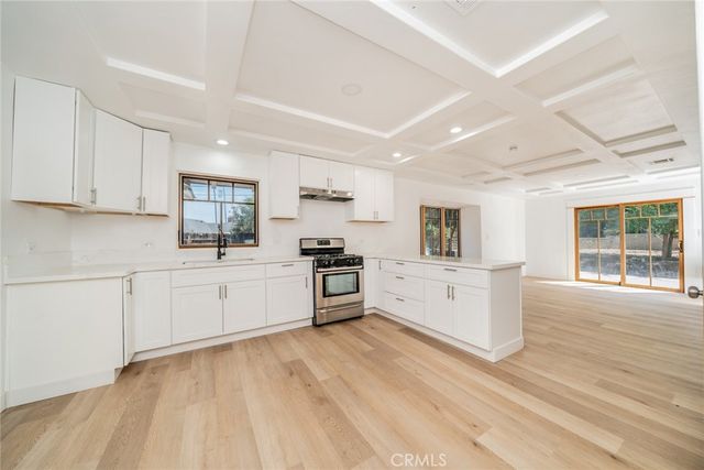 1076 Los Altos Court, Riverside, CA 92507