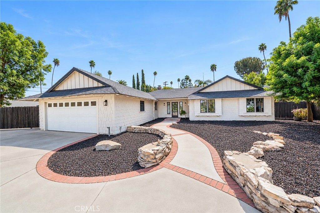1076 Los Altos Court, Riverside, CA 92507