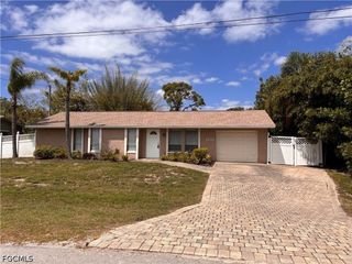 1933 FLAMINGO DR, North Fort Myers, FL 33991