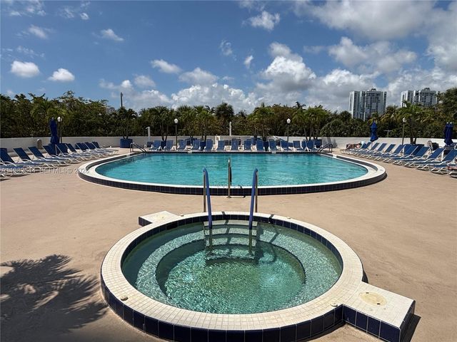 3731 N Country Club Drive 521, Aventura, FL 33180