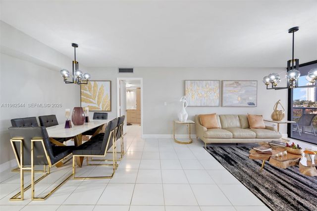 3731 N Country Club Drive 521, Aventura, FL 33180