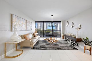 3731 N Country Club Drive 521, Aventura, FL 33180