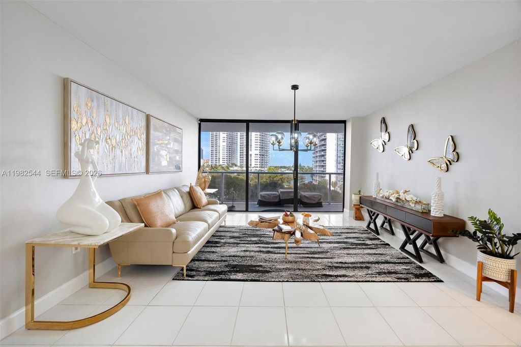 3731 N Country Club Drive 521, Aventura, FL 33180