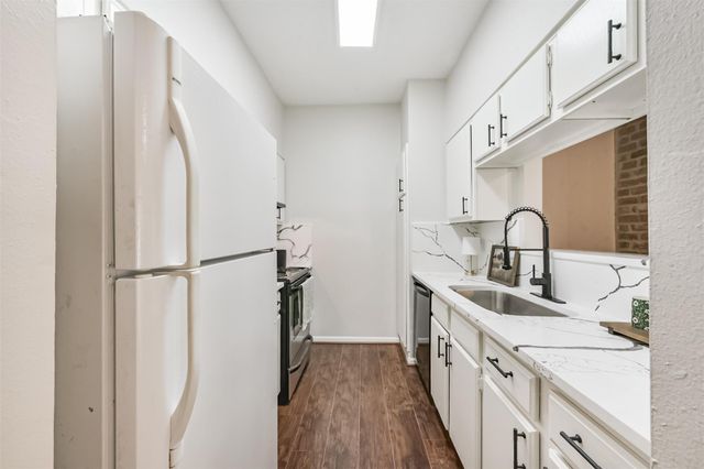 2001 Bering Drive 4D, Houston, TX 77057