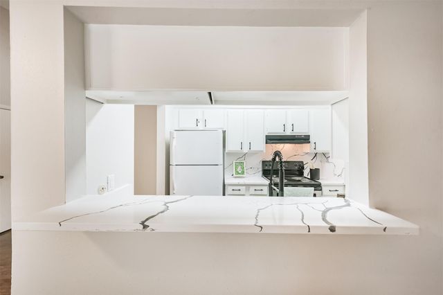 2001 Bering Drive 4D, Houston, TX 77057