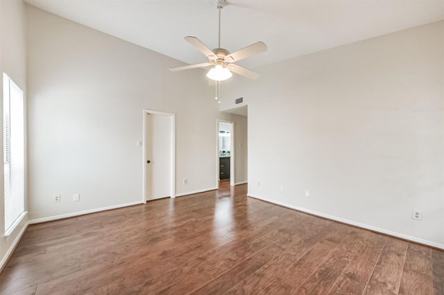 2001 Bering Drive 4D, Houston, TX 77057