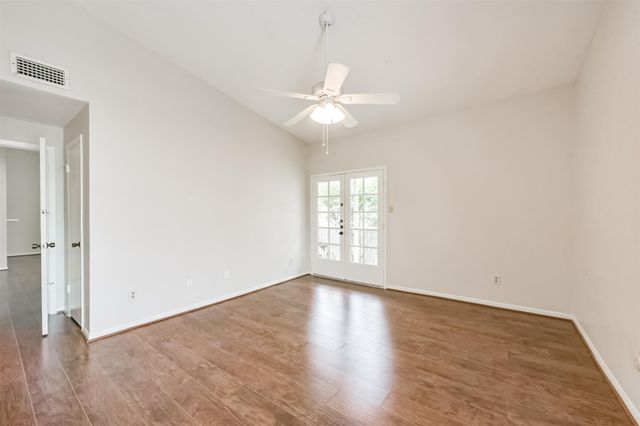 2001 Bering Drive 4D, Houston, TX 77057