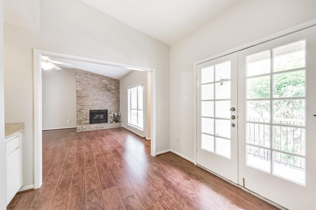 2001 Bering Drive 4D, Houston, TX 77057