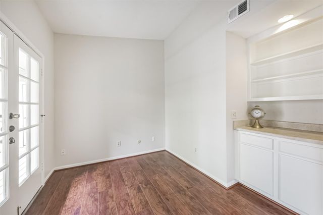 2001 Bering Drive 4D, Houston, TX 77057