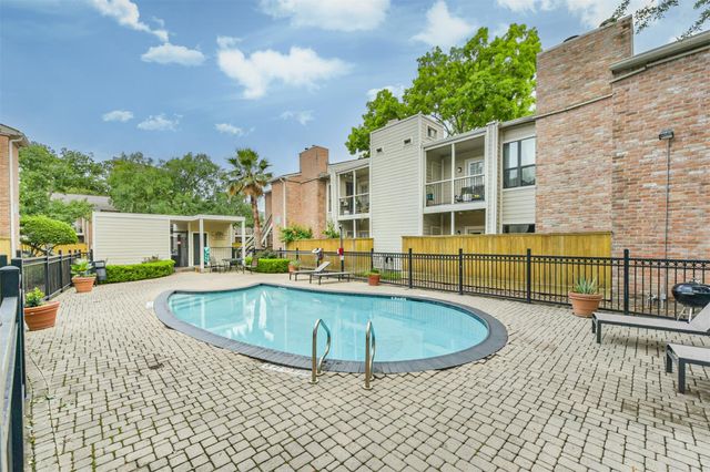 2001 Bering Drive 4D, Houston, TX 77057