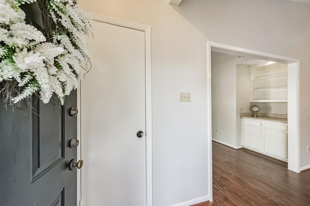 2001 Bering Drive 4D, Houston, TX 77057