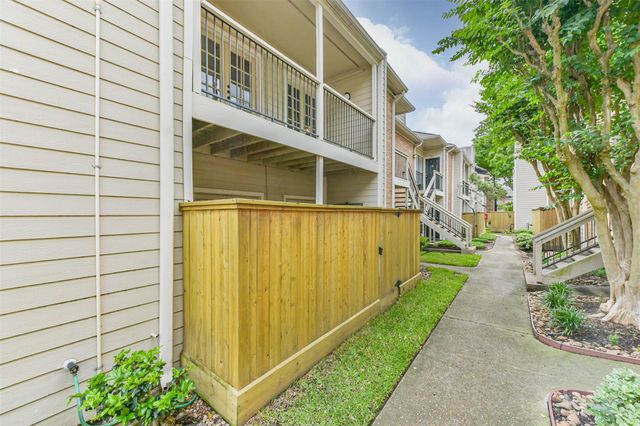 2001 Bering Drive 4D, Houston, TX 77057