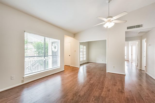 2001 Bering Drive 4D, Houston, TX 77057