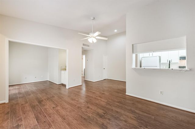 2001 Bering Drive 4D, Houston, TX 77057