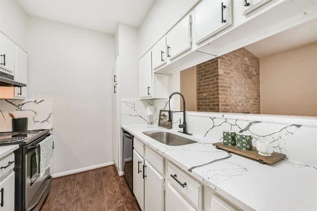 2001 Bering Drive 4D, Houston, TX 77057