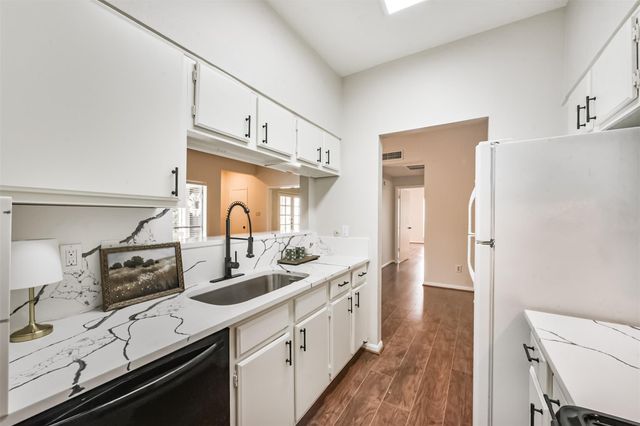 2001 Bering Drive 4D, Houston, TX 77057