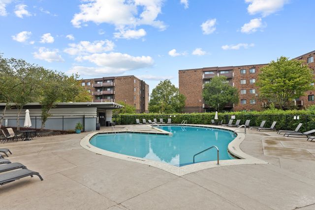 840 Wellington Avenue 103, Elk Grove Village, IL 60007