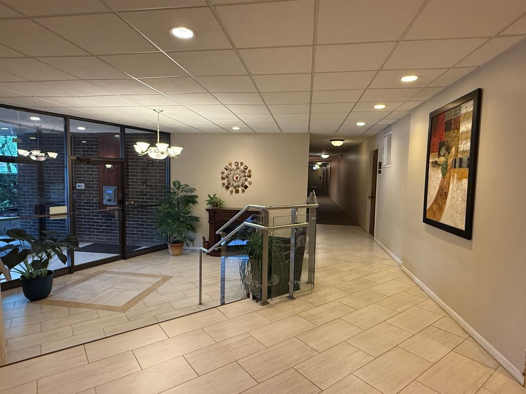 840 Wellington Avenue 103, Elk Grove Village, IL 60007 — photo 2