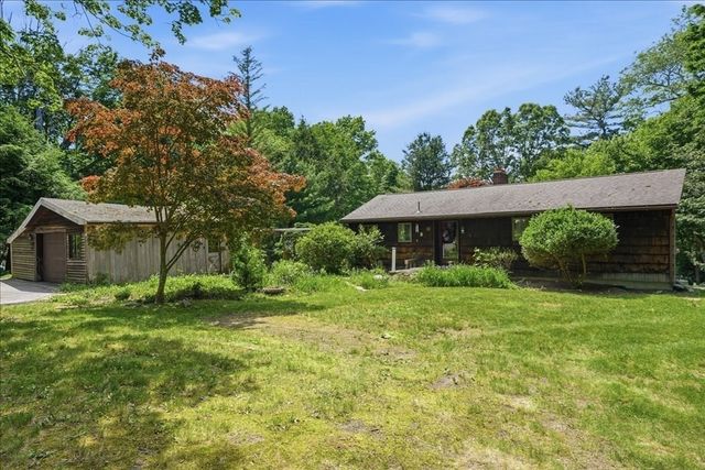 47 Old Oaken Bucket Rd, Norwell, MA 02061