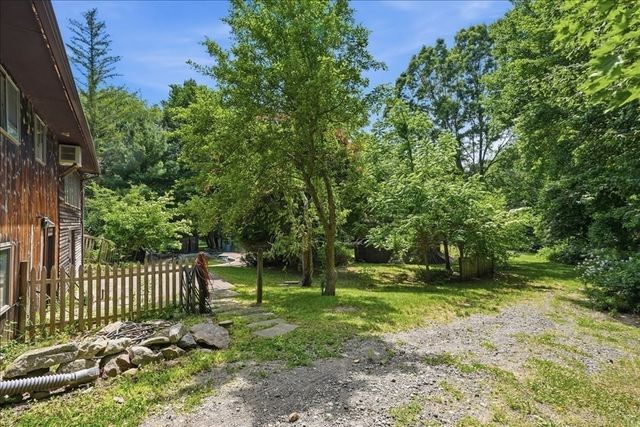 47 Old Oaken Bucket Rd, Norwell, MA 02061