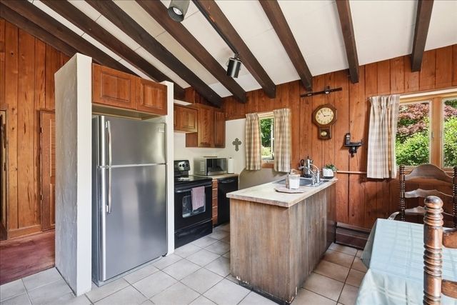 47 Old Oaken Bucket Rd, Norwell, MA 02061
