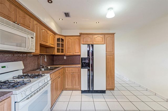 1028 W 30th St 1028, Hialeah, FL 33012