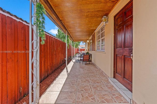 1028 W 30th St 1028, Hialeah, FL 33012