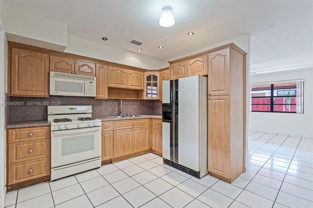 1028 W 30th St 1028, Hialeah, FL 33012